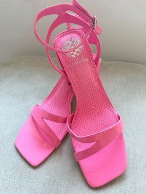 Vince Camuto Jarenn ankle-strap sandals bright Barbie pink Block Heel Size 9.5M